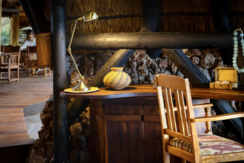 Ongava Tented Camp: Schreibtisch
