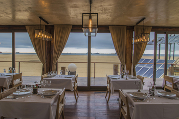 Pelican Point Lodge: Restaurant mit Atlantikblick