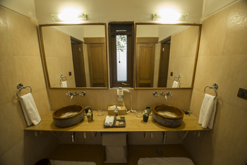 Singinawa Jungle Lodge: Cottage Bad