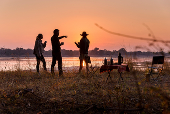 Sungani Lodge Sungani Lodge: Morgenkaffee am Fluss