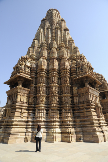 Khajuraho: Kandharya Mahadev Temple