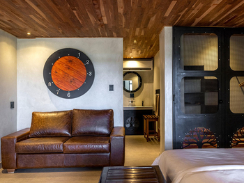 Chobe River Lodge: Sofa im Zimmer