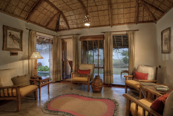 Evolve Back Kuruba Safari Lodge: Safari Hut Living Room