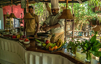 Kanha Jungle Lodge: Küche und Dining