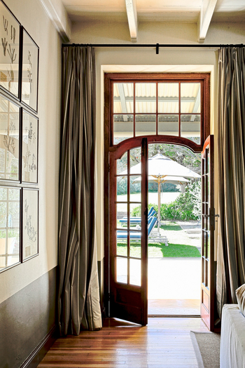 La Clé Village: Manoir - Durchgang zum Garten