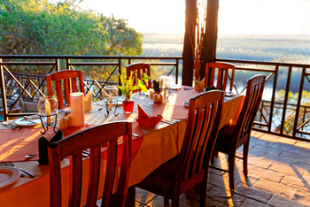 Namushasha River Lodge: Dinner