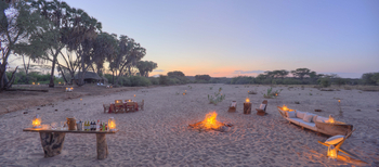 Saruni Rhino Camp: Lagerfeuer bei Sonnenuntergang