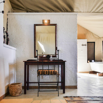 The Hide: Deluxe Tent - Dressing Table