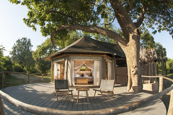 Three Rivers Camp Three Rivers Camp: Holzdeck