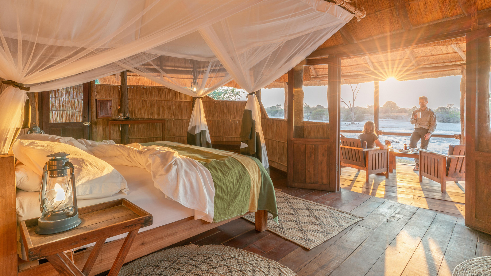 Time + Tide Nsolo Time + Tide Nsolo: Gäste auf der Veranda