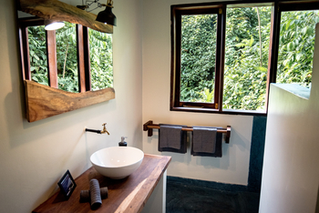 Turaco Treetops: Standard Room Waschtisch