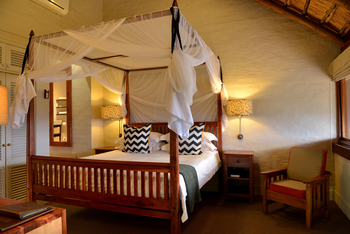 Victoria Falls Safari Lodge Victoria Falls Safari Lodge: Himmelbett