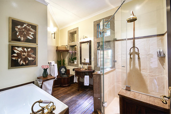 Giraffe Manor: Arlene Superior Room