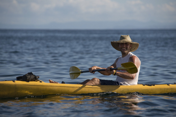 Masoala Forest Lodge: Mann in Kanu