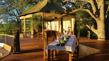 Nambwa Tented Lodge: Gedeckter Tisch