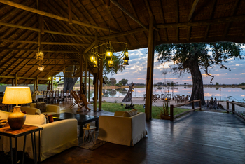 Pom Pom Camp: Lounge