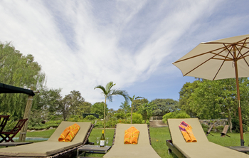 Thamalakane River Lodge: Liegestühle