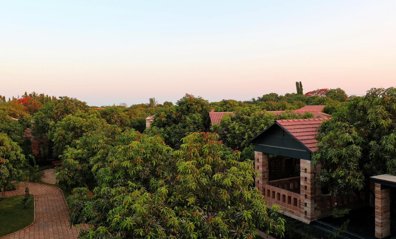 The Postcard Gir Wildlife Sanctuary The Postcard Gir Wildlife Sanctuary: Cottages im Grünen