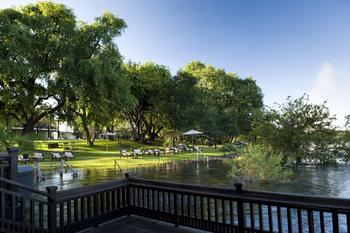 The Royal Livingstone: Blick vom Sonnendeck zum Garten