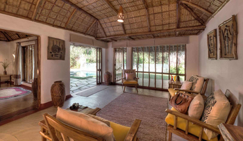 Evolve Back Kuruba Safari Lodge: Pool Hut Living Room