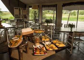 Gomoti Plains Camp: Menschen und Verpflegung