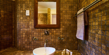 Halali Camp: Gästebad