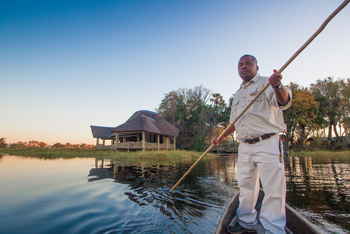 Moremi Crossing: Poler vor der Lodge