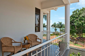 2 Friends Beach Hotel: Balkon in Seenähe