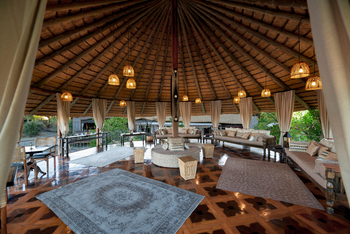 Atzaro Okavango Camp: Weinbar