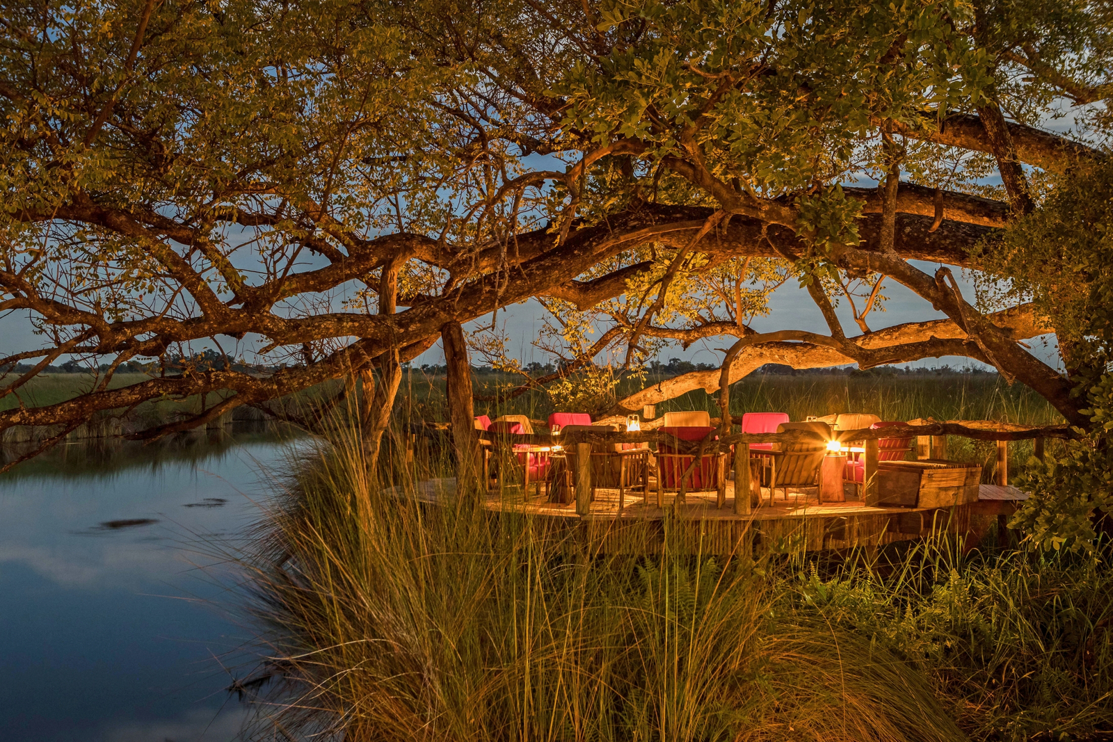 Camp Xakanaxa Camp Xakanaxa: Lodge mit Beleuchtung am Abend