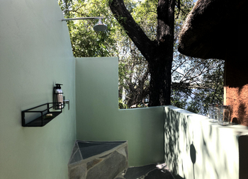 Chundukwa River Lodge: Kingsher Chalet - Dusche