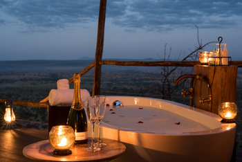 Lemala Mpingo Ridge Lodge: Gefüllte Wanne