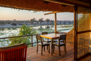 Leroo La Tau Lodge: Familieneinheit - Veranda