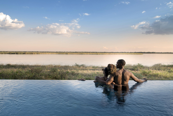 Lolebezi Safari Lodge: Infinity Pool