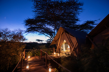 Mara Nyika Camp: Zelt bei Nacht
