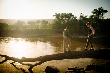 Serian Camp The Original: Gast und Guide am Fluss