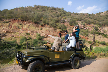 The Oberoi Vanyavilas Wildlife Resort The Oberoi Vanyavilas Wildlife Resort: Game Drive