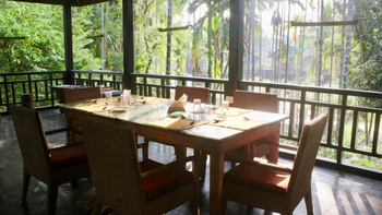 Infinity Resort Kaziranga: Esstisch