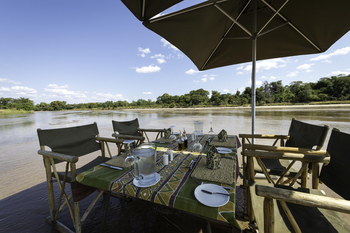 Kapamba Bushcamp: Lunch im Fluss