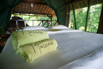 Masoala Forest Lodge: Handtücher auf Bett