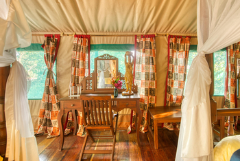 Mbali Mbali Gombe Lodge: Schreibtisch