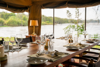 Papa's Camp: Esstisch