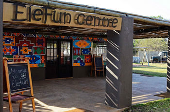 Sabi Sabi Bush Lodge: EleFun Centre mit bunten Wandbildern