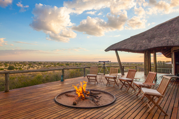 Tau Pan Camp Tau Pan Camp: Feuerplatz und Teleskop