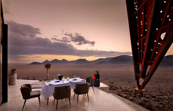 andBeyond Sossusvlei Desert Lodge: Dinner mit Blick