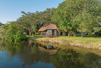 Chobe Savanna Lodge: Gästezimmer am Ufer