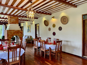 Four Gorillas Lodge: Speisesaal