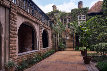 Giraffe Manor: Arkade