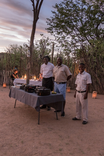Hobatere Lodge: BBQ-Team