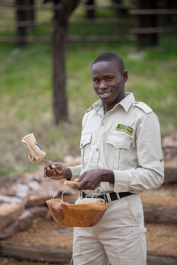 Ole Serai Camp Seronera: Mitarbeiter mit Tüchern